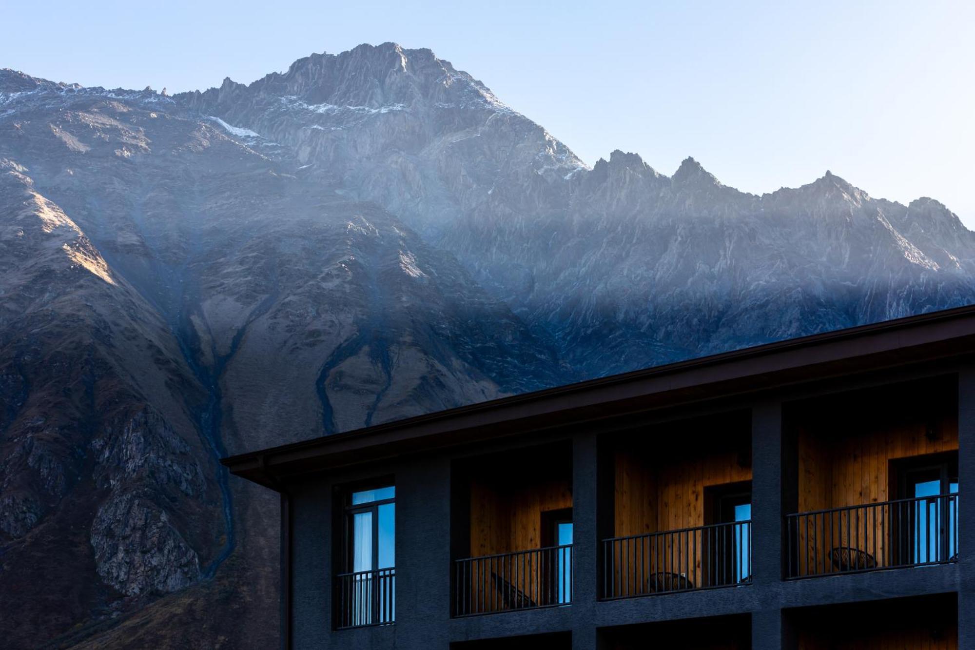 Intourist Kazbegi Hotel ภายนอก รูปภาพ