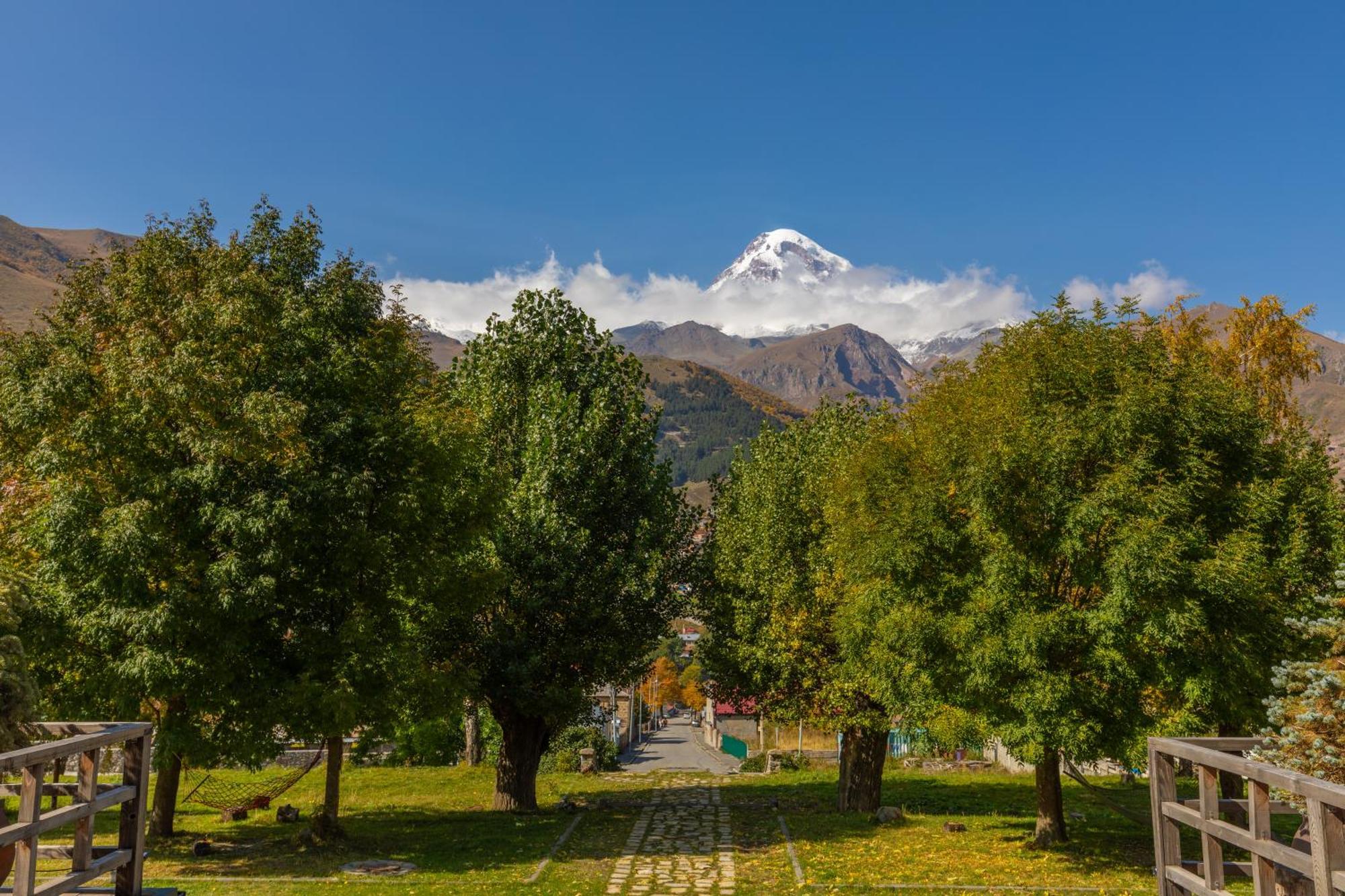 Intourist Kazbegi Hotel ภายนอก รูปภาพ