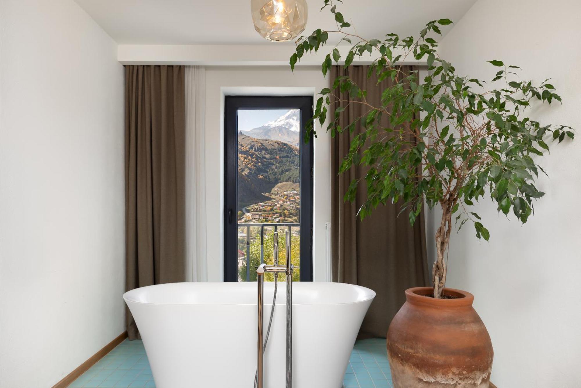 Intourist Kazbegi Hotel ภายนอก รูปภาพ